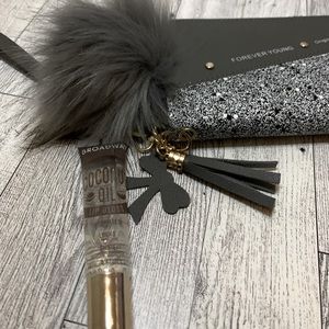 Gray Keychain wallet with coconut oil